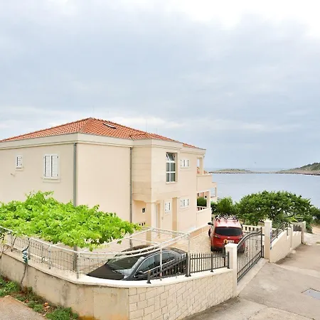 Ferienwohnung In Direkter Strandlage Fur 4 Personen, Mit Herrlichem Ausblick, Klimaanlage Und Wifi Apartment *