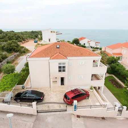 Apartment Ferienwohnung In Direkter Strandlage Fur 4 Personen, Mit Herrlichem Ausblick, Klimaanlage Und Wifi Zaglavice